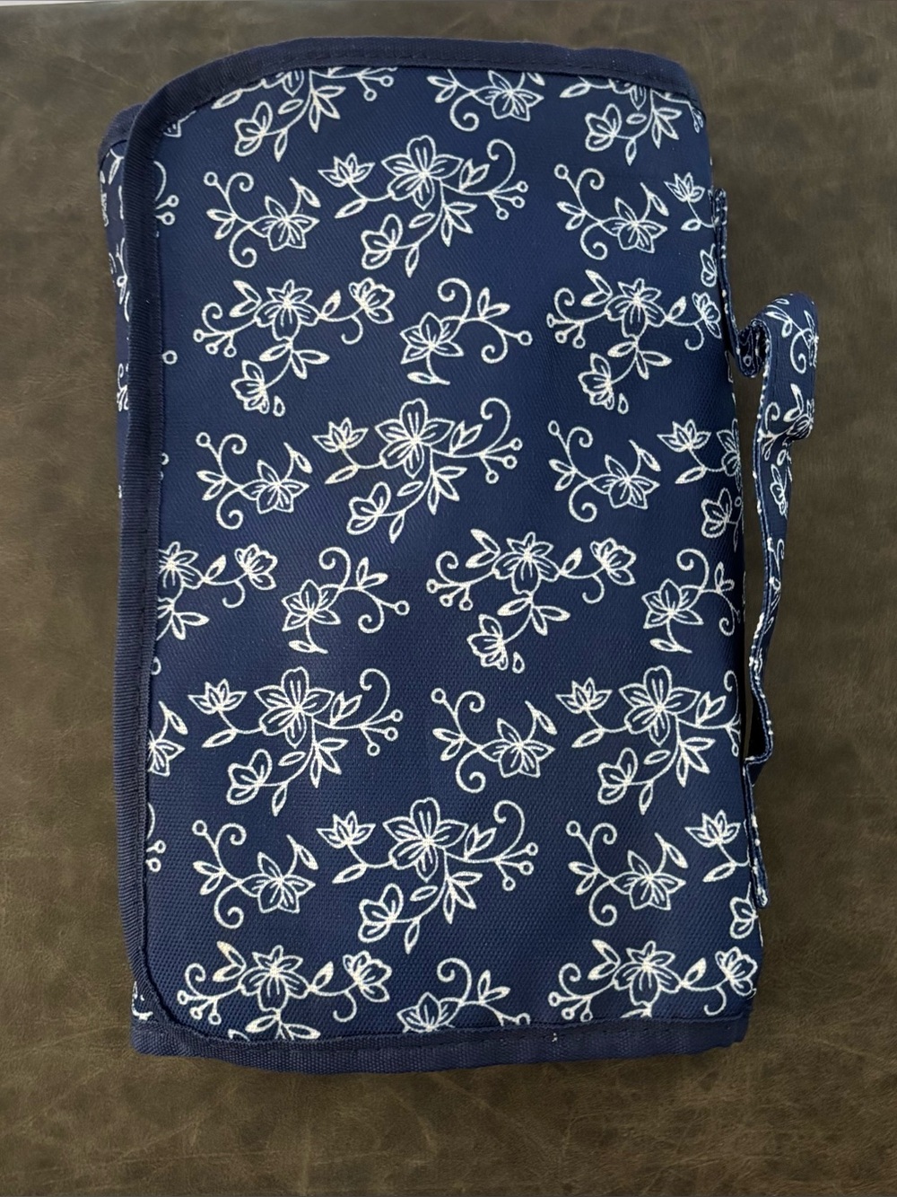 temp-tations Floral Lace 10-Piece Gadget Essentials Roll-Up Kit Navy/White